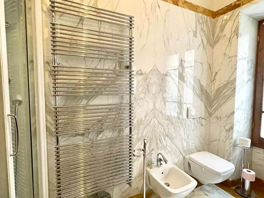 Immagine 19 di Appartamento in vendita  a Massa