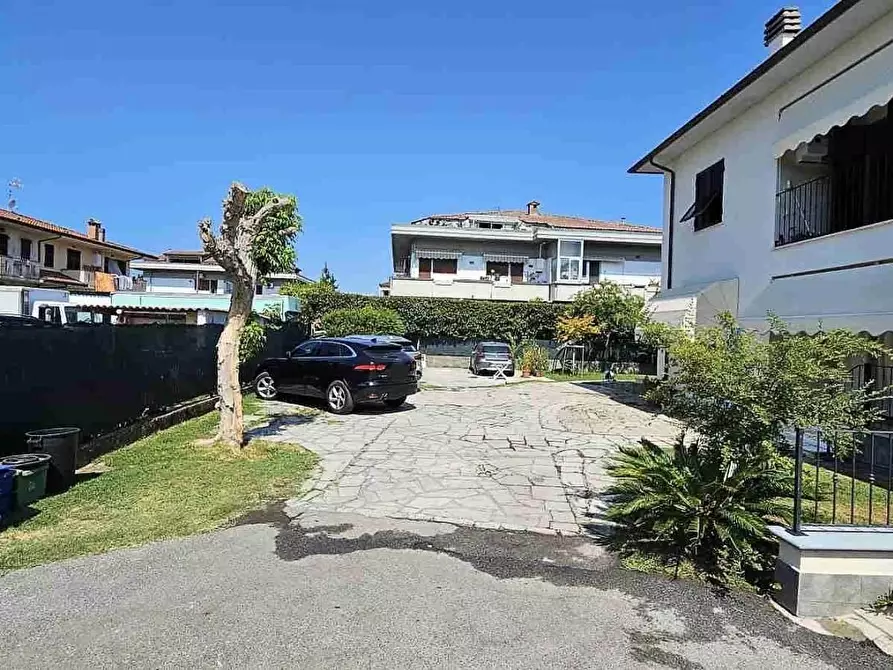 Immagine 3 di Appartamento in vendita  a Massa