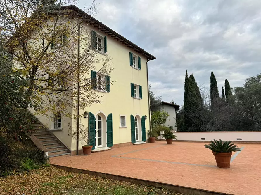 Immagine 1 di Villa in vendita  a Pietrasanta