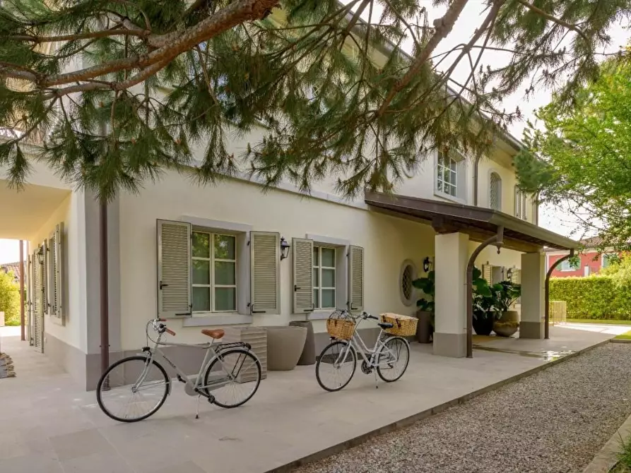 Immagine 14 di Villa in vendita  a Forte Dei Marmi