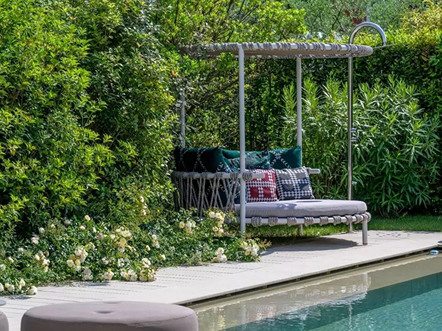 Immagine 5 di Villa in vendita  a Forte Dei Marmi