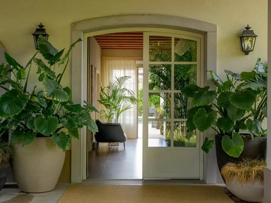 Immagine 15 di Villa in vendita  a Forte Dei Marmi