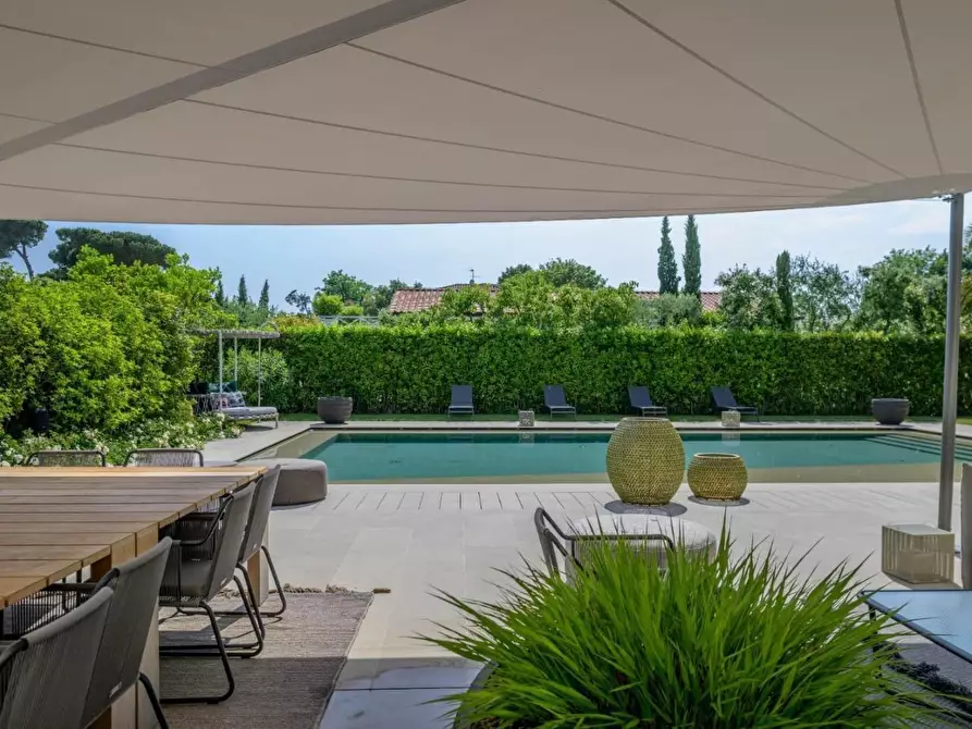 Immagine 9 di Villa in vendita  a Forte Dei Marmi
