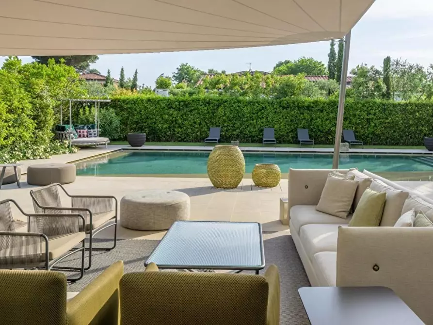 Immagine 8 di Villa in vendita  a Forte Dei Marmi