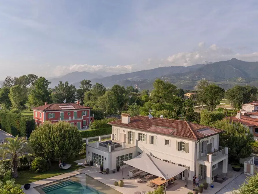 Immagine 25 di Villa in vendita  a Forte Dei Marmi