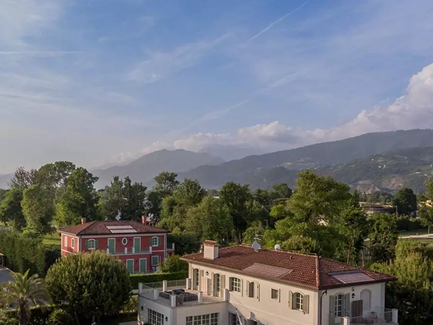 Immagine 13 di Villa in vendita  a Forte Dei Marmi