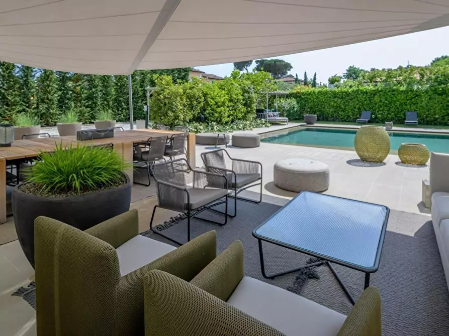 Immagine 11 di Villa in vendita  a Forte Dei Marmi