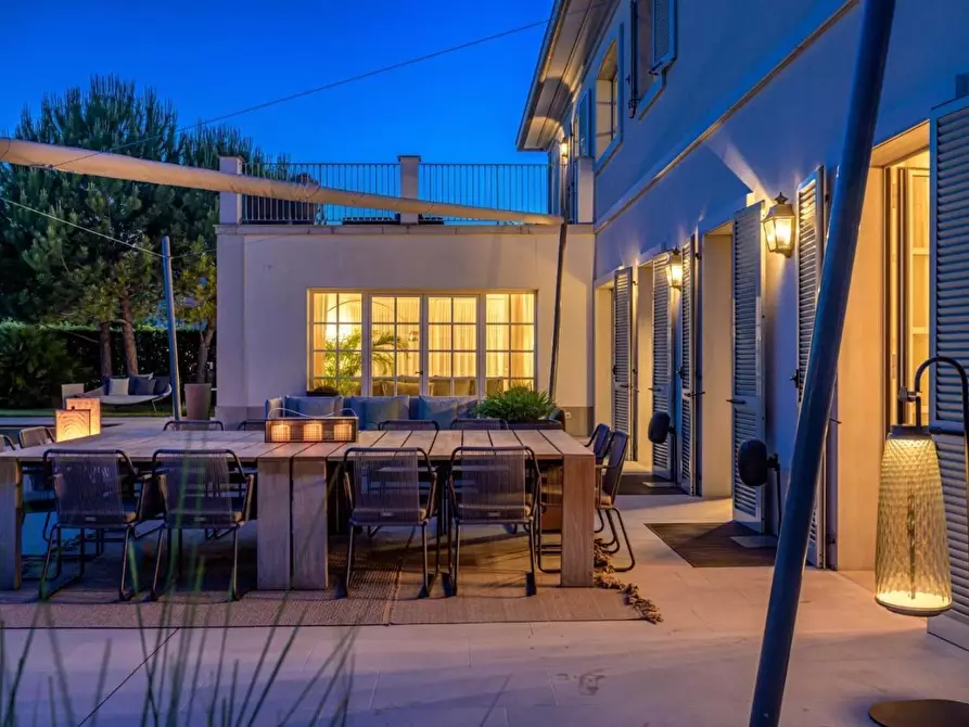 Immagine 27 di Villa in vendita  a Forte Dei Marmi