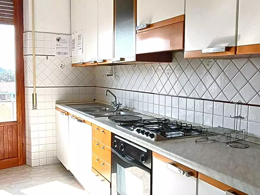 Immagine 10 di Appartamento in vendita  a Massa