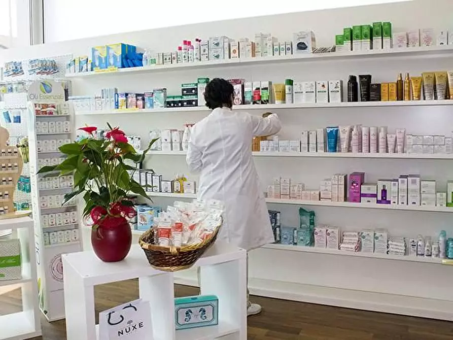 Immagine 4 di Attività commerciale in vendita  a Rosignano Marittimo