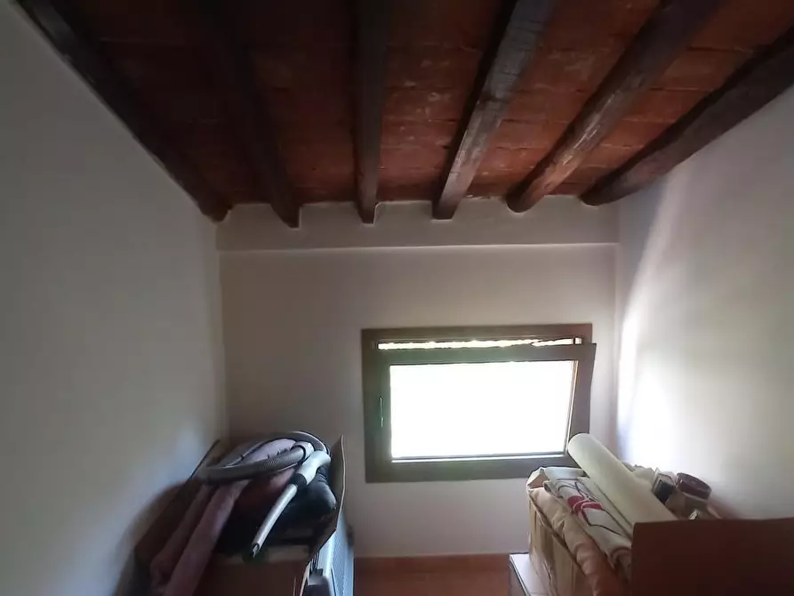 Immagine 36 di Rustico / casale in vendita  a Capannori