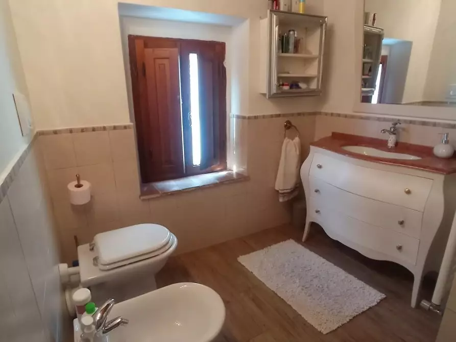 Immagine 24 di Rustico / casale in vendita  a Capannori