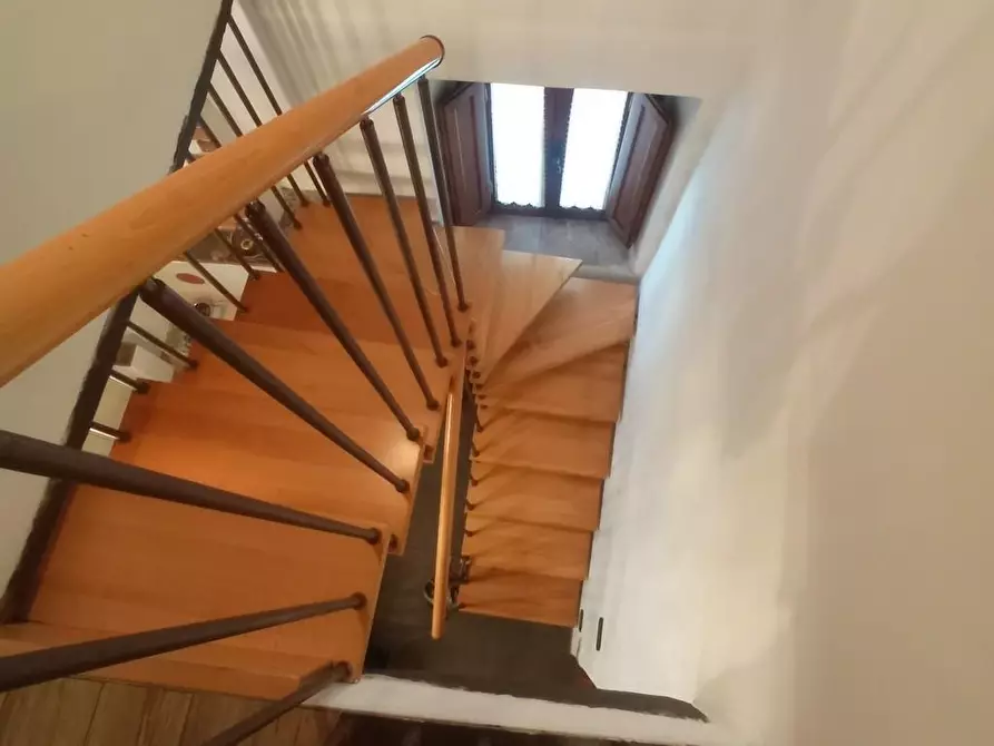 Immagine 38 di Rustico / casale in vendita  a Capannori