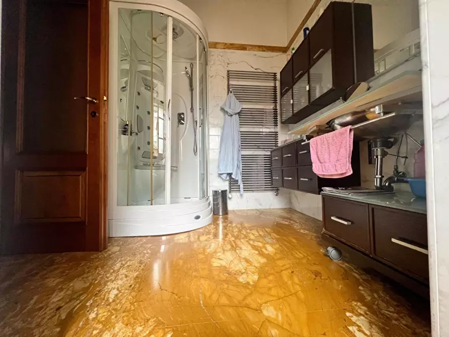 Immagine 11 di Appartamento in vendita  a Massa