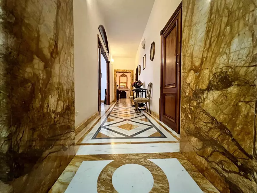 Immagine 2 di Appartamento in vendita  a Massa