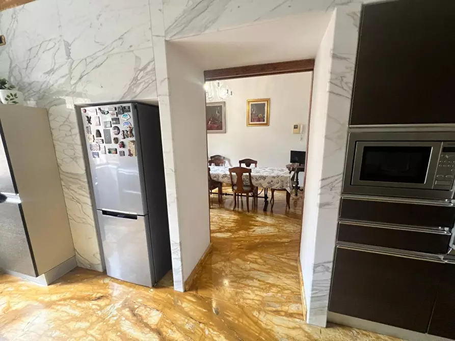 Immagine 5 di Appartamento in vendita  a Massa