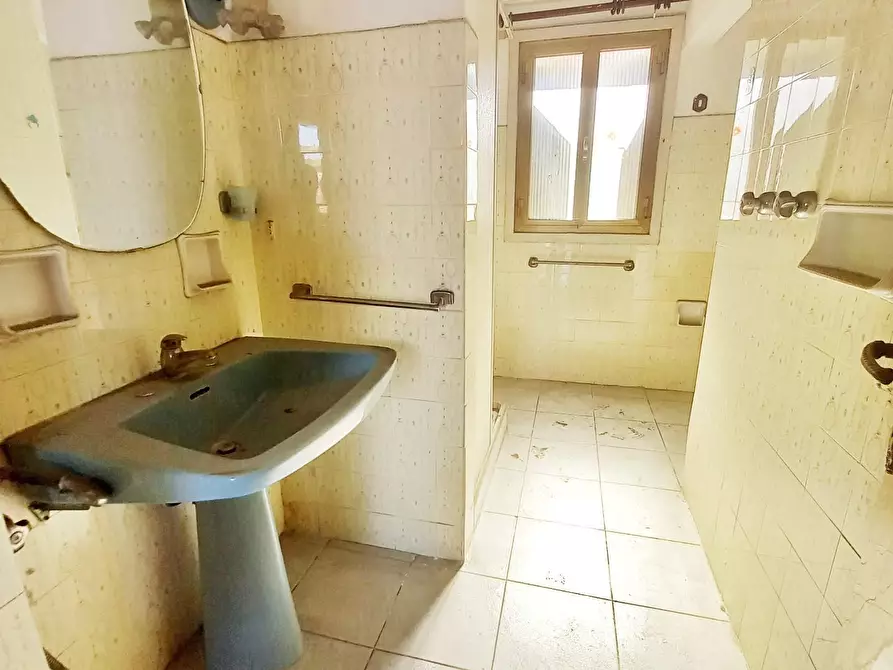 Immagine 17 di Villa in vendita  a Castelfiorentino