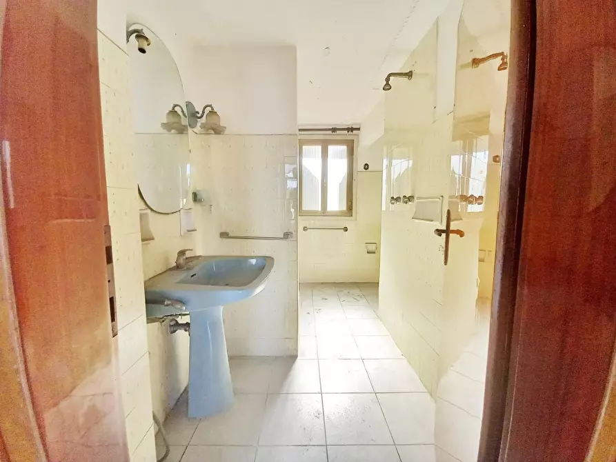 Immagine 15 di Villa in vendita  a Castelfiorentino