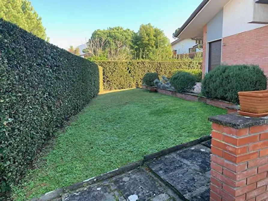 Immagine 1 di Casa indipendente in vendita  a Forte Dei Marmi