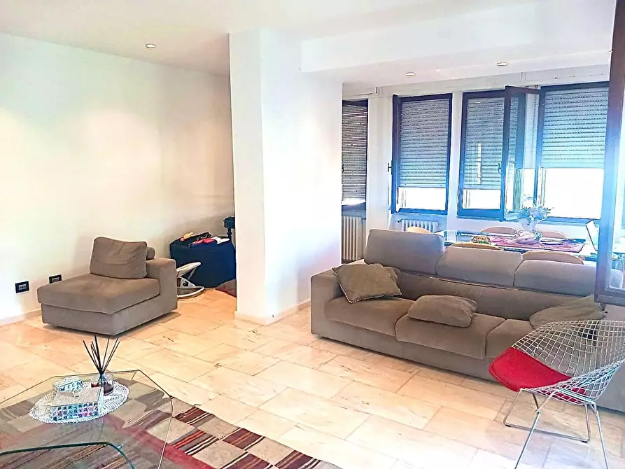 Immagine 2 di Appartamento in vendita  a Massa