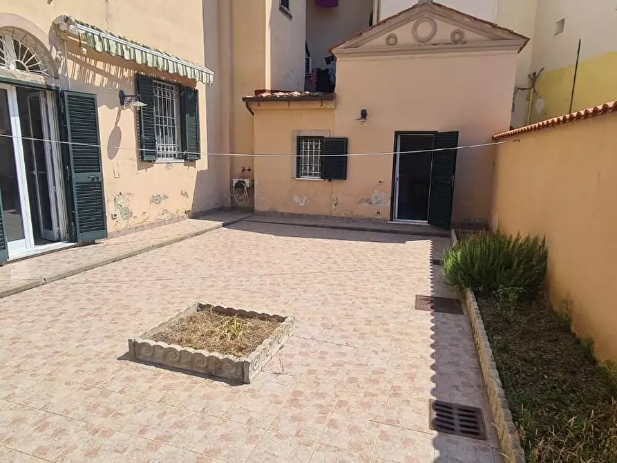 Immagine 16 di Villetta a schiera in vendita  a Livorno