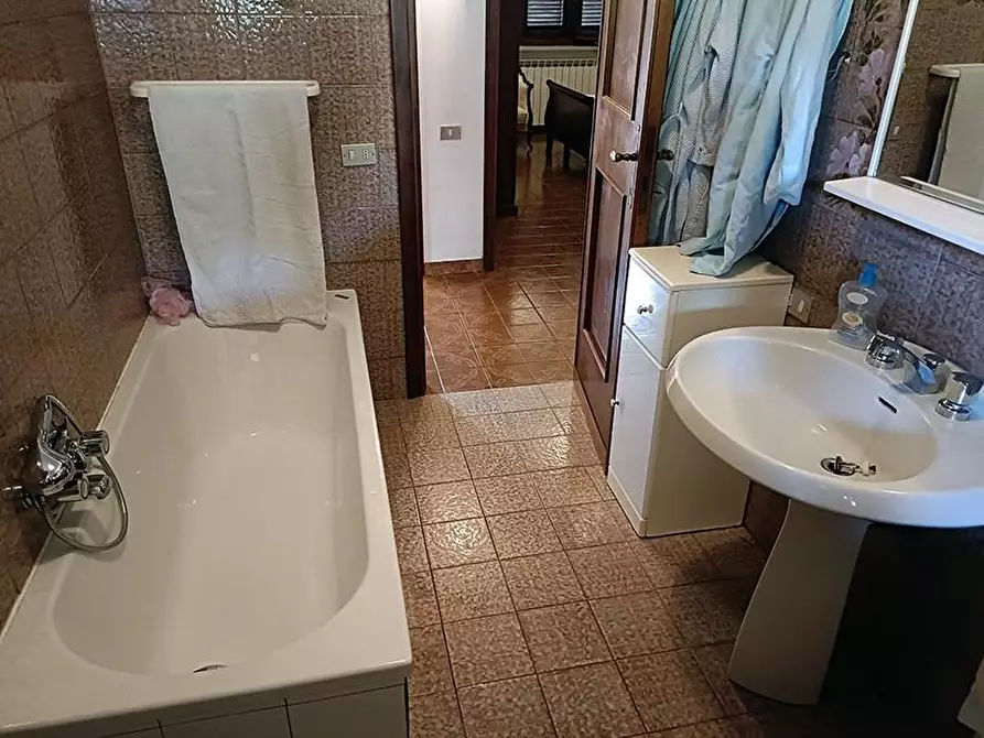 Immagine 27 di Porzione di casa in vendita  a Carrara