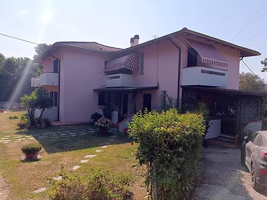 Immagine 2 di Porzione di casa in vendita  a Carrara