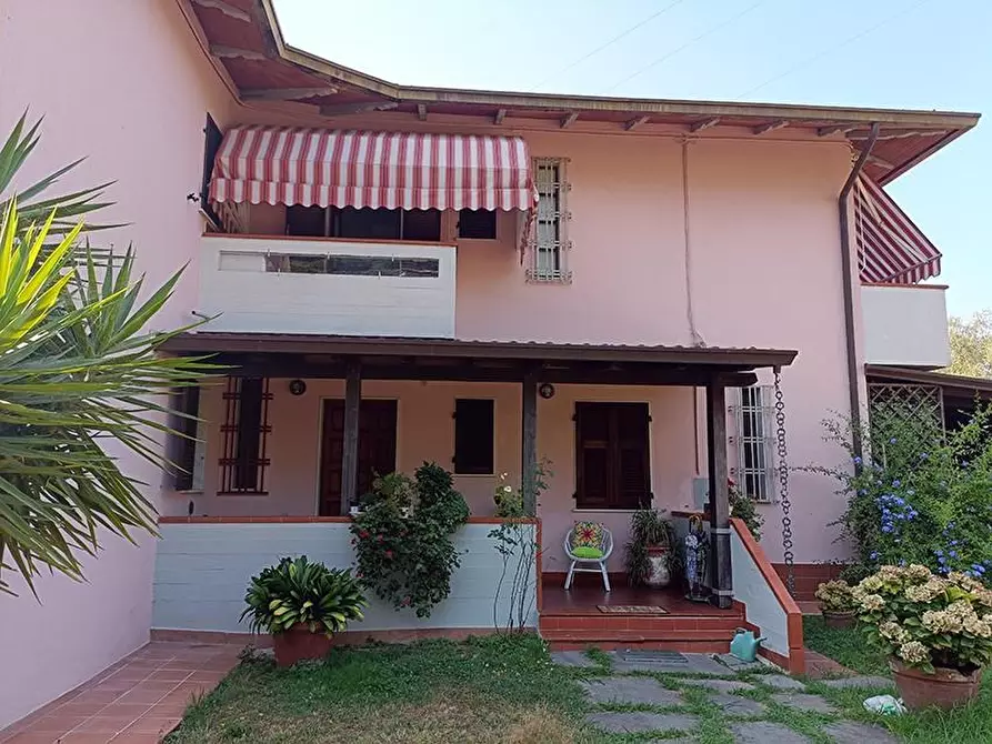 Immagine 5 di Porzione di casa in vendita  a Carrara