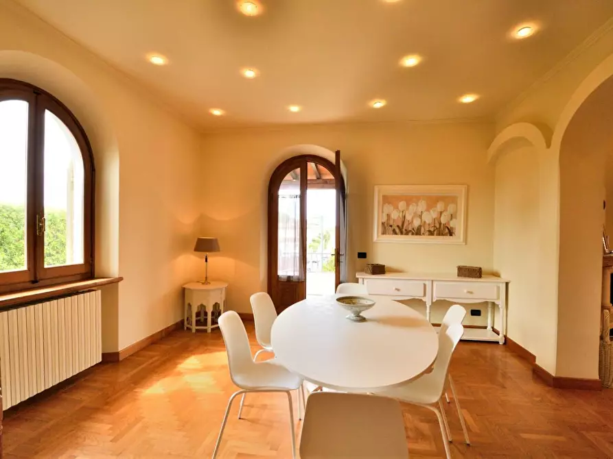 Immagine 4 di Villa in vendita  a Forte Dei Marmi