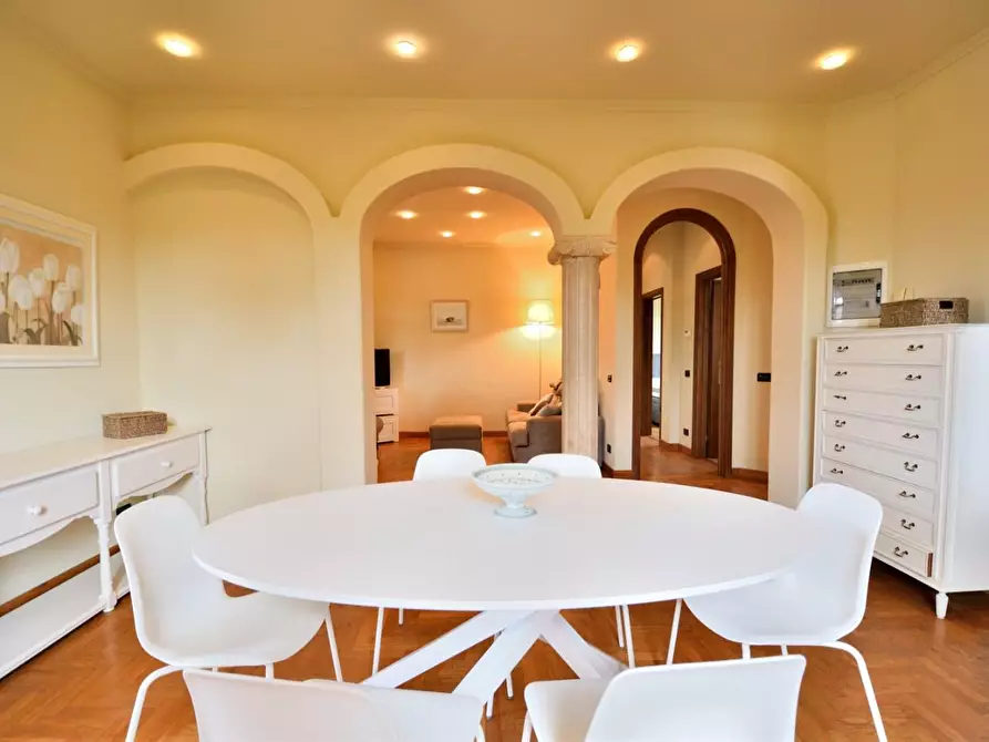 Immagine 5 di Villa in vendita  a Forte Dei Marmi