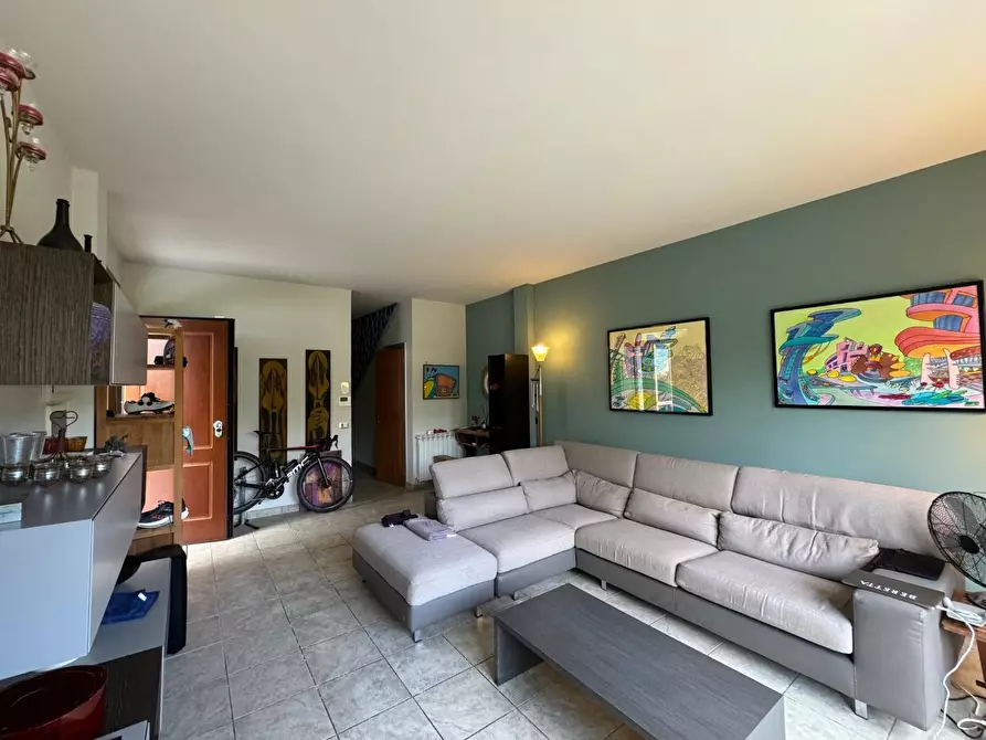 Immagine 2 di Villetta a schiera in vendita  a Montignoso