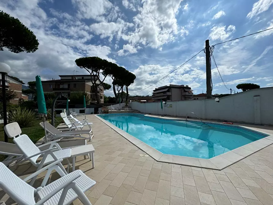 Immagine 24 di Villetta a schiera in vendita  a Montignoso