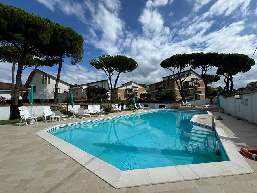 Immagine 25 di Villetta a schiera in vendita  a Montignoso