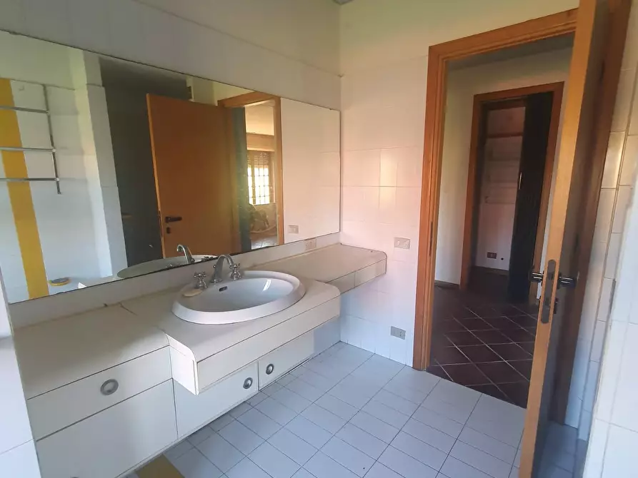 Immagine 43 di Casa bifamiliare in vendita  a Lucca