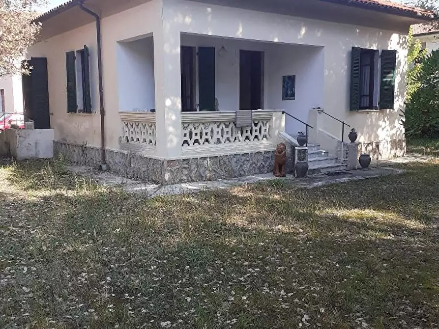 Immagine 1 di Casa indipendente in vendita  a Massa