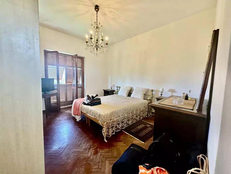 Immagine 13 di Villa in vendita  a Massa