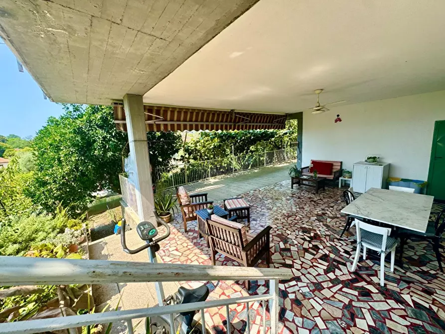 Immagine 21 di Villa in vendita  a Massa