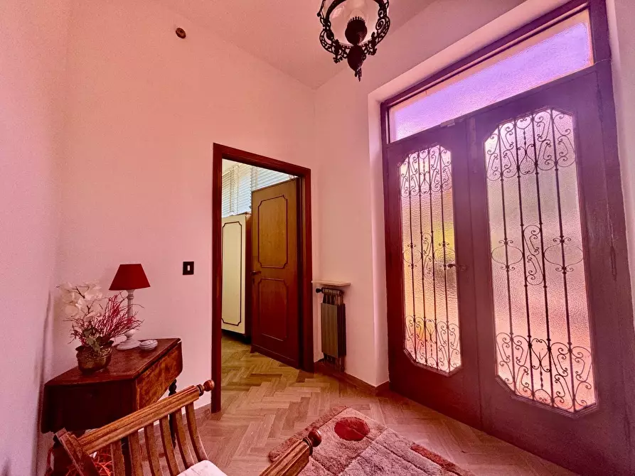 Immagine 8 di Villa in vendita  a Massa