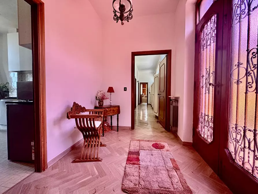 Immagine 6 di Villa in vendita  a Massa