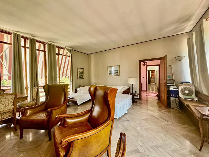 Immagine 7 di Villa in vendita  a Massa