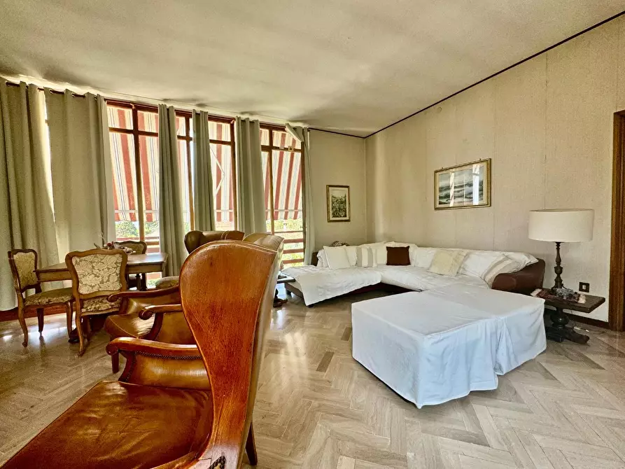 Immagine 5 di Villa in vendita  a Massa