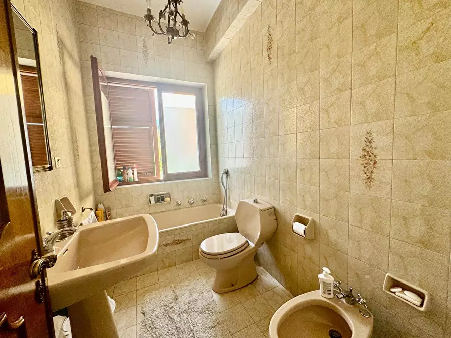 Immagine 12 di Villa in vendita  a Massa