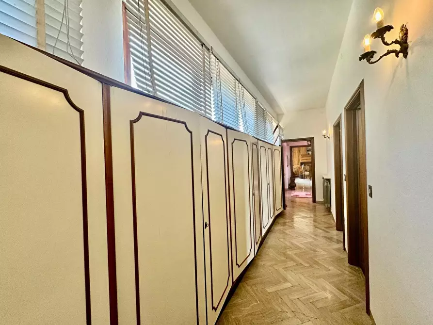 Immagine 14 di Villa in vendita  a Massa