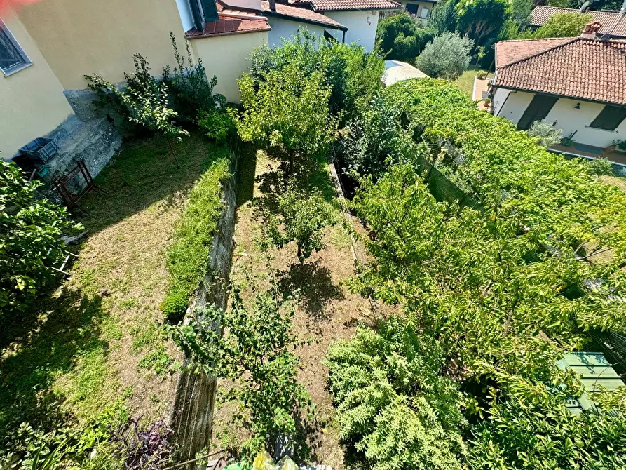 Immagine 25 di Villa in vendita  a Massa