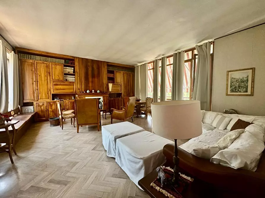 Immagine 4 di Villa in vendita  a Massa