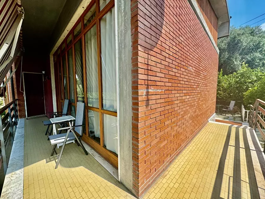 Immagine 18 di Villa in vendita  a Massa