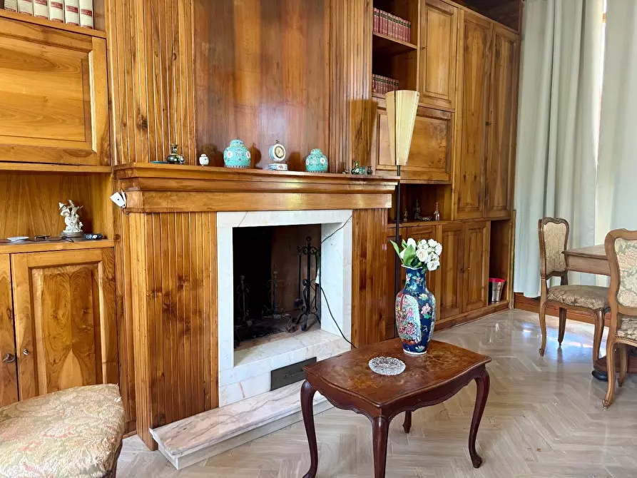 Immagine 3 di Villa in vendita  a Massa