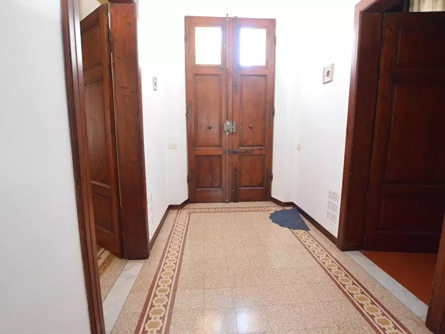 Immagine 4 di Villa in vendita  a Lucca