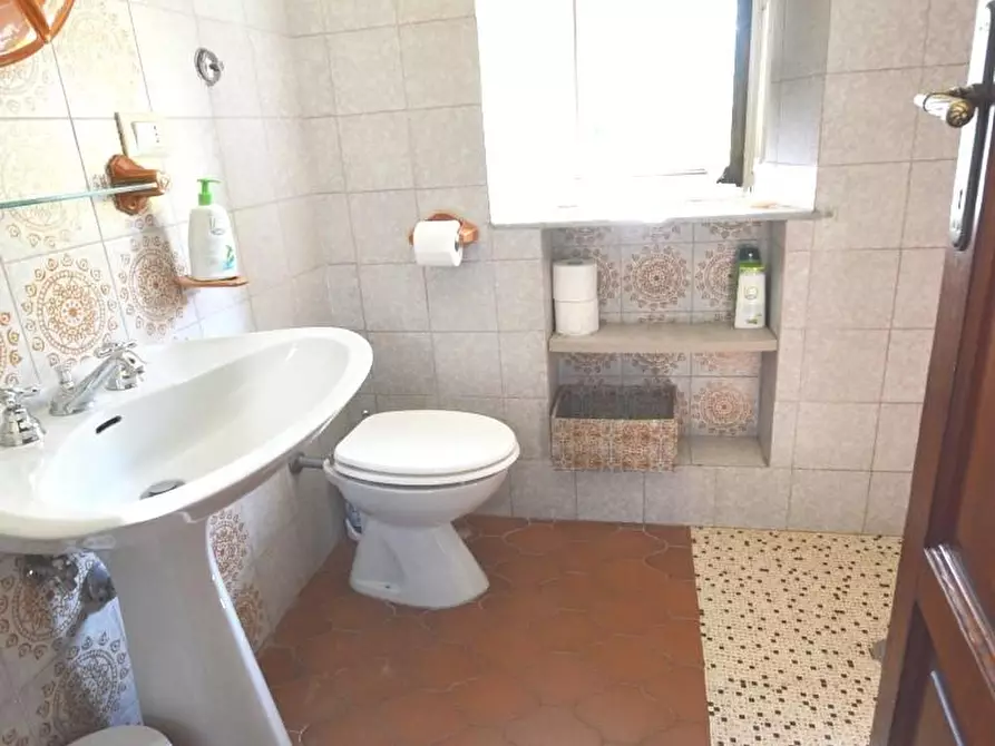 Immagine 12 di Villa in vendita  a Lucca