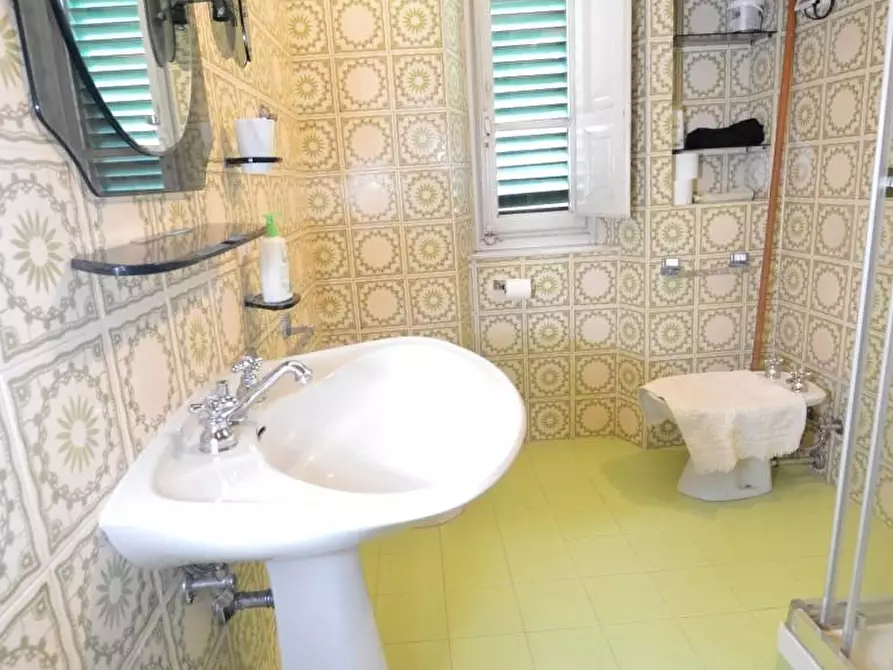 Immagine 20 di Villa in vendita  a Lucca